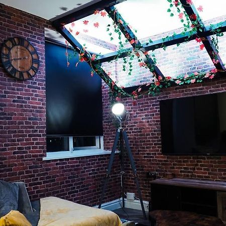 Stunning Two Bed City Centre Apartment 리즈 외부 사진