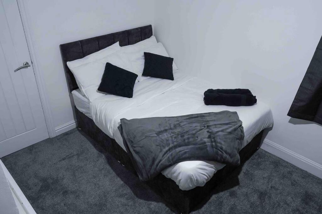 Stunning Two Bed City Centre Apartment 리즈 외부 사진
