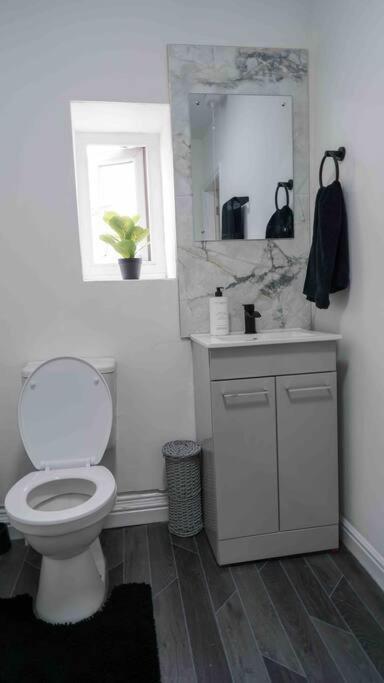 Stunning Two Bed City Centre Apartment 리즈 외부 사진