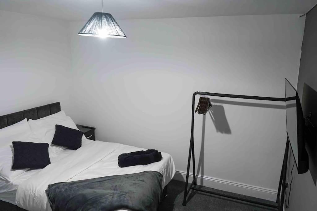 Stunning Two Bed City Centre Apartment 리즈 외부 사진