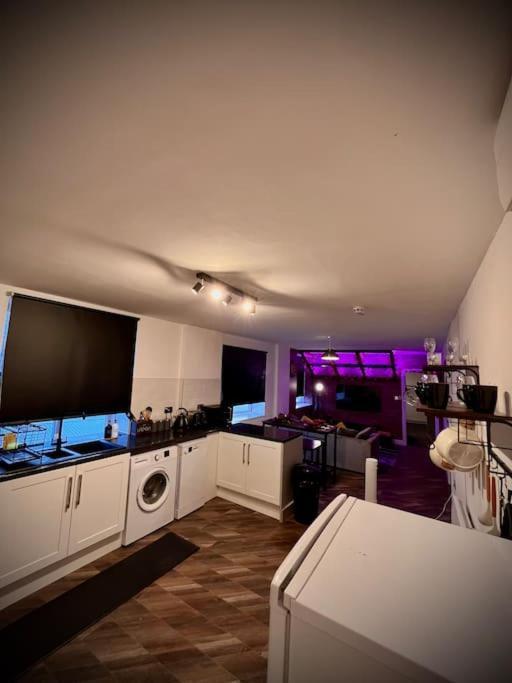 Stunning Two Bed City Centre Apartment 리즈 외부 사진