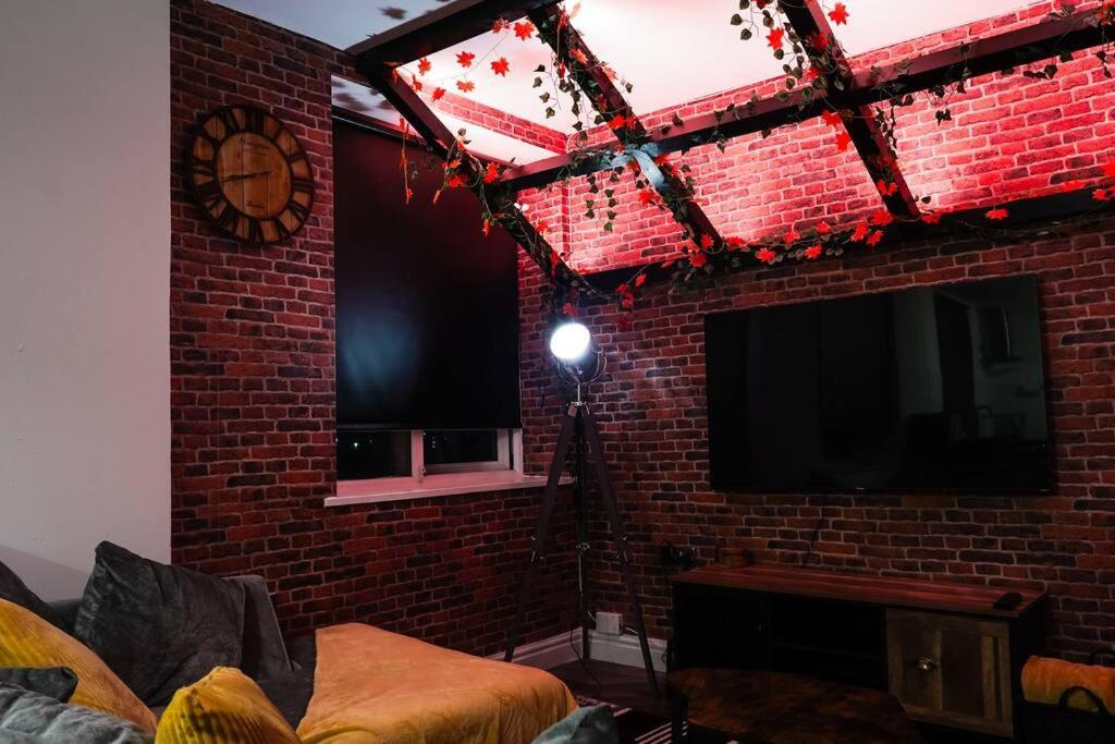 Stunning Two Bed City Centre Apartment 리즈 외부 사진