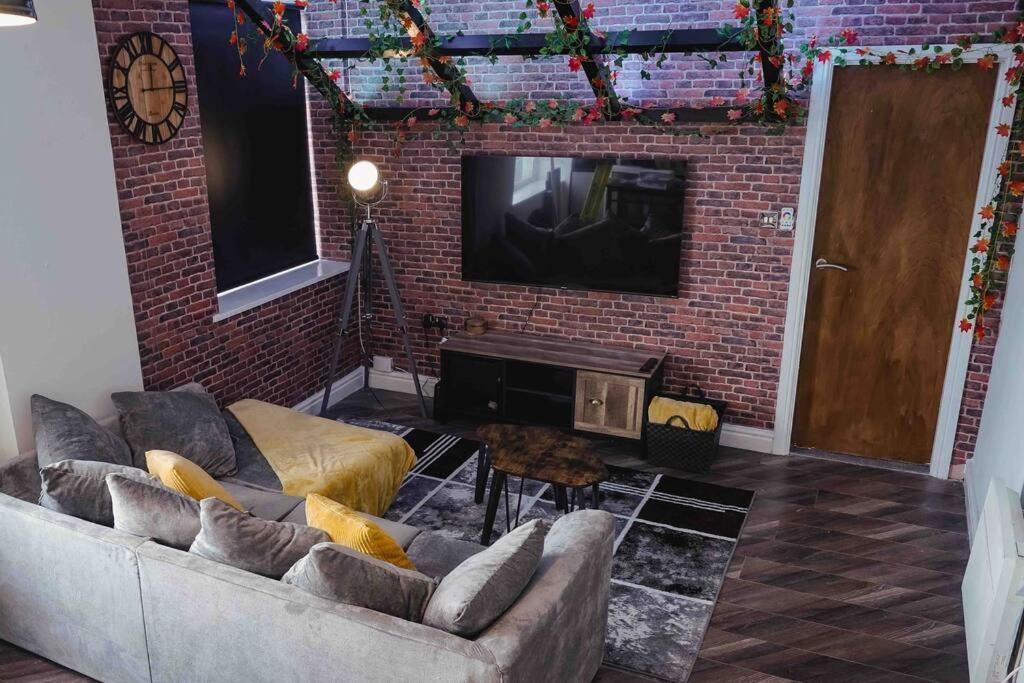 Stunning Two Bed City Centre Apartment 리즈 외부 사진