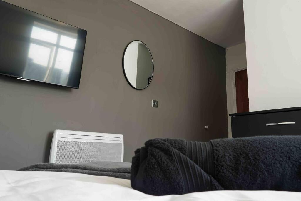 Stunning Two Bed City Centre Apartment 리즈 외부 사진