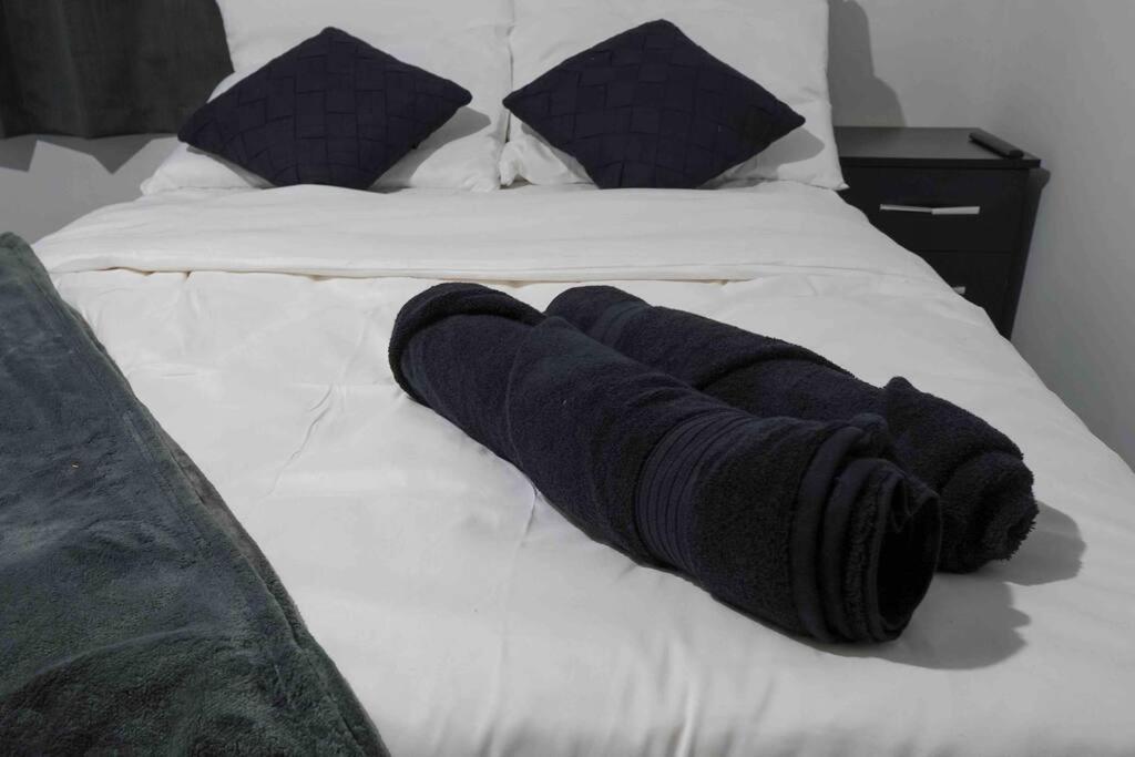 Stunning Two Bed City Centre Apartment 리즈 외부 사진