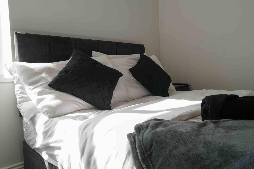 Stunning Two Bed City Centre Apartment 리즈 외부 사진