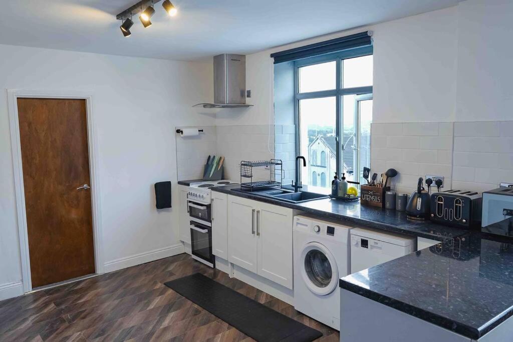 Stunning Two Bed City Centre Apartment 리즈 외부 사진