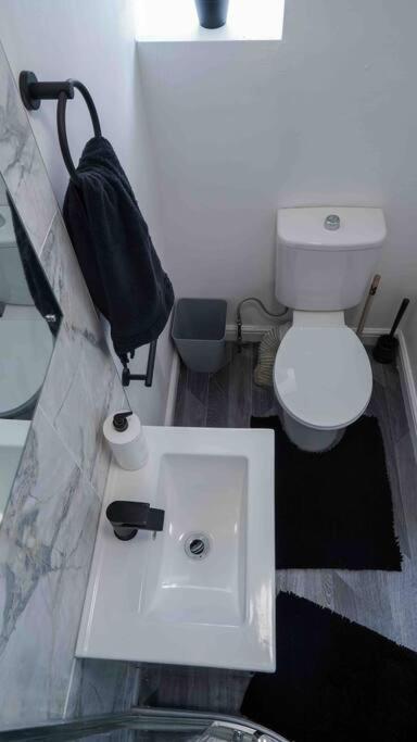 Stunning Two Bed City Centre Apartment 리즈 외부 사진