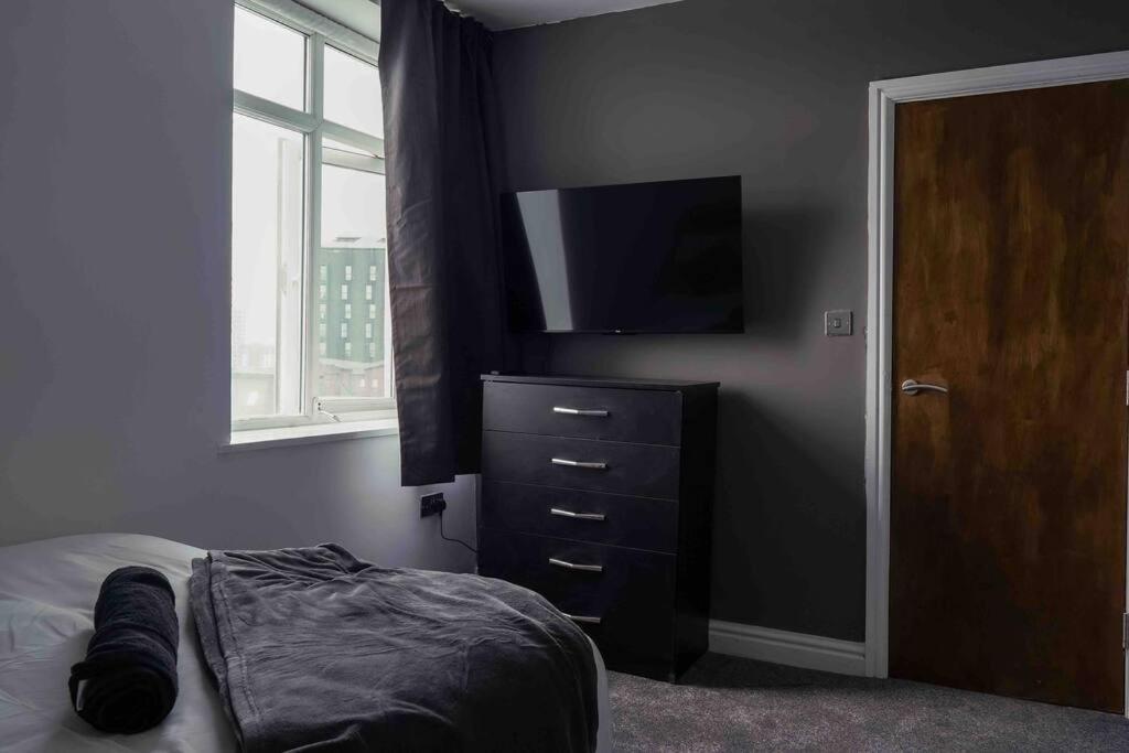Stunning Two Bed City Centre Apartment 리즈 외부 사진